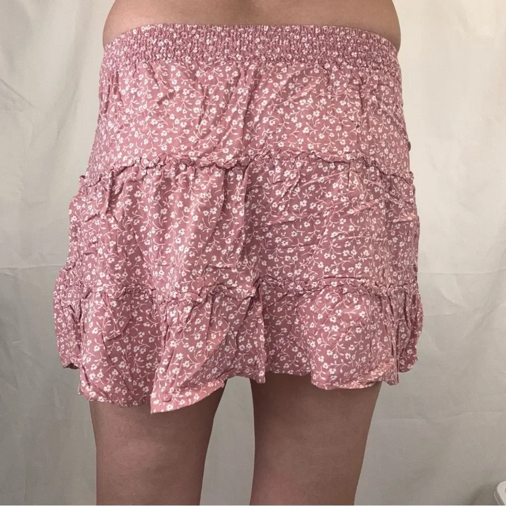 Hollister Women’s Pink White Floral Tiered Mini Skirt Smocked Waist Size S